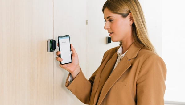 ASSA ABLOY launches Aperio® KL100: a new wireless access solution for lockers and cabinets brings improved security to valuables